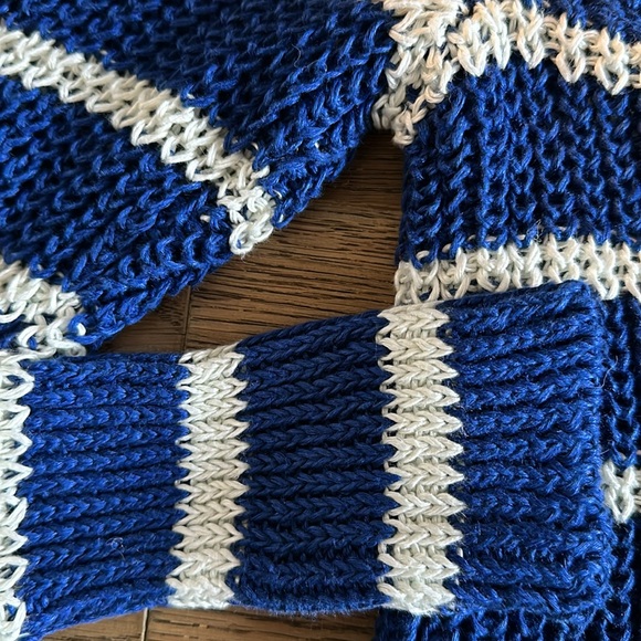 Blue white striped light knit size medium - Picture 3 of 5